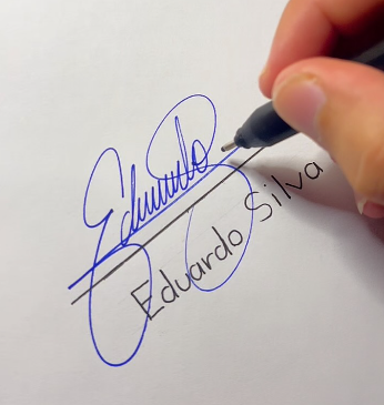 Assinatura de Eduardo Silva em tinta azul no papel